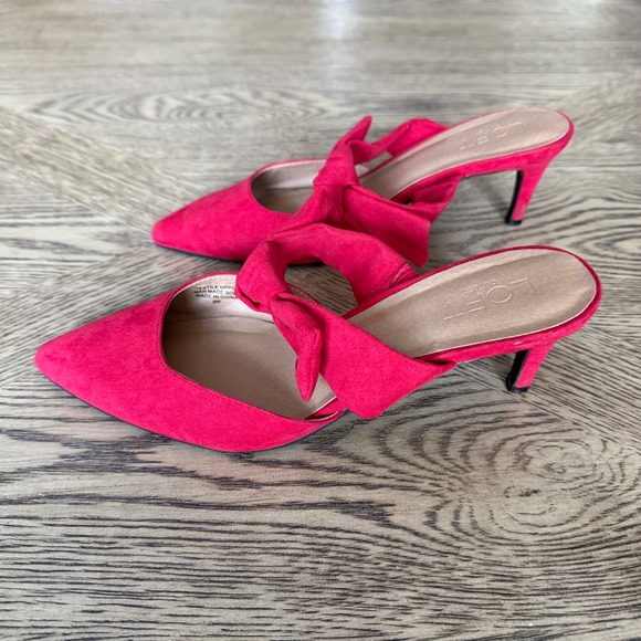 Loft Outlet Shoes - Loft Outlet Red Faux Suede Bow Pointed Toe Mule Kitten Heels Size 9M Slip On